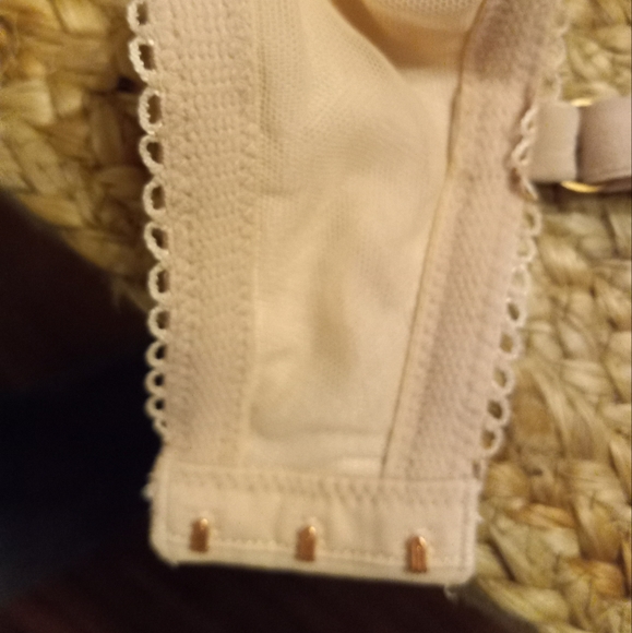 Like new Victoria secret velvet lace bra - Picture 8 of 10